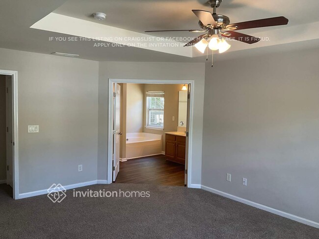 Building Photo - 15604 Carrington Ridge Dr