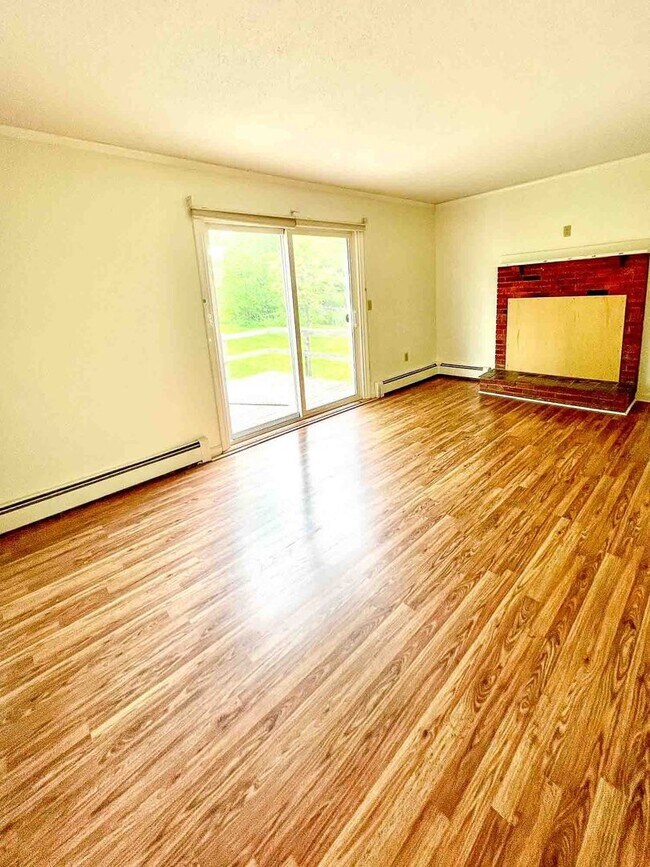 Building Photo - 6-Bedroom, 2-Bath Single-Family Home – Prime UVM Location