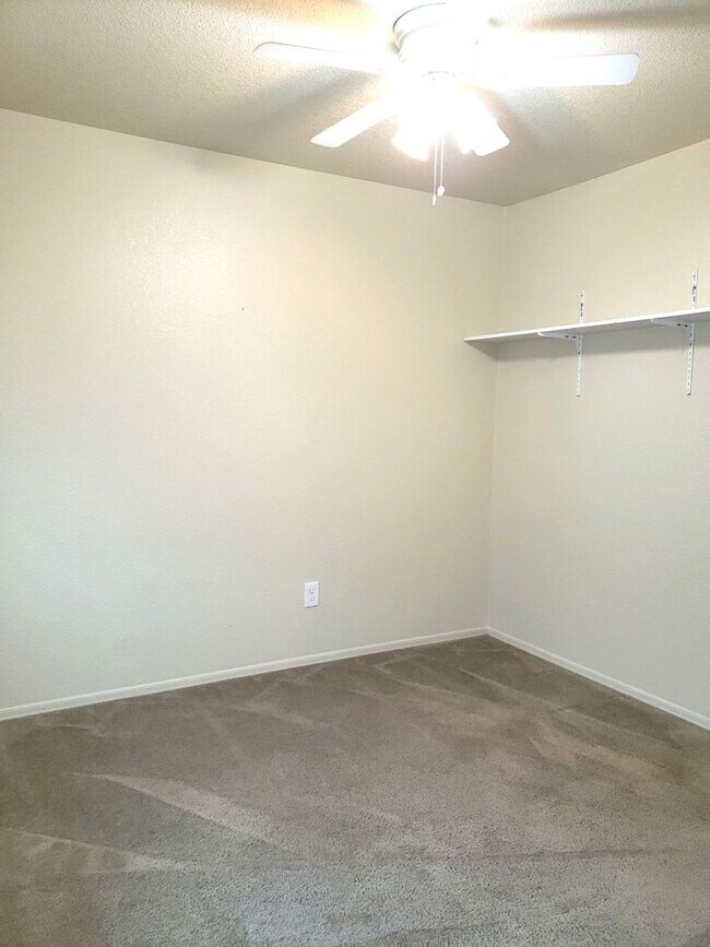 Building Photo - 3 bedroom/2 bath home for Rent