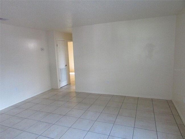 Building Photo - Leesburg Duplex