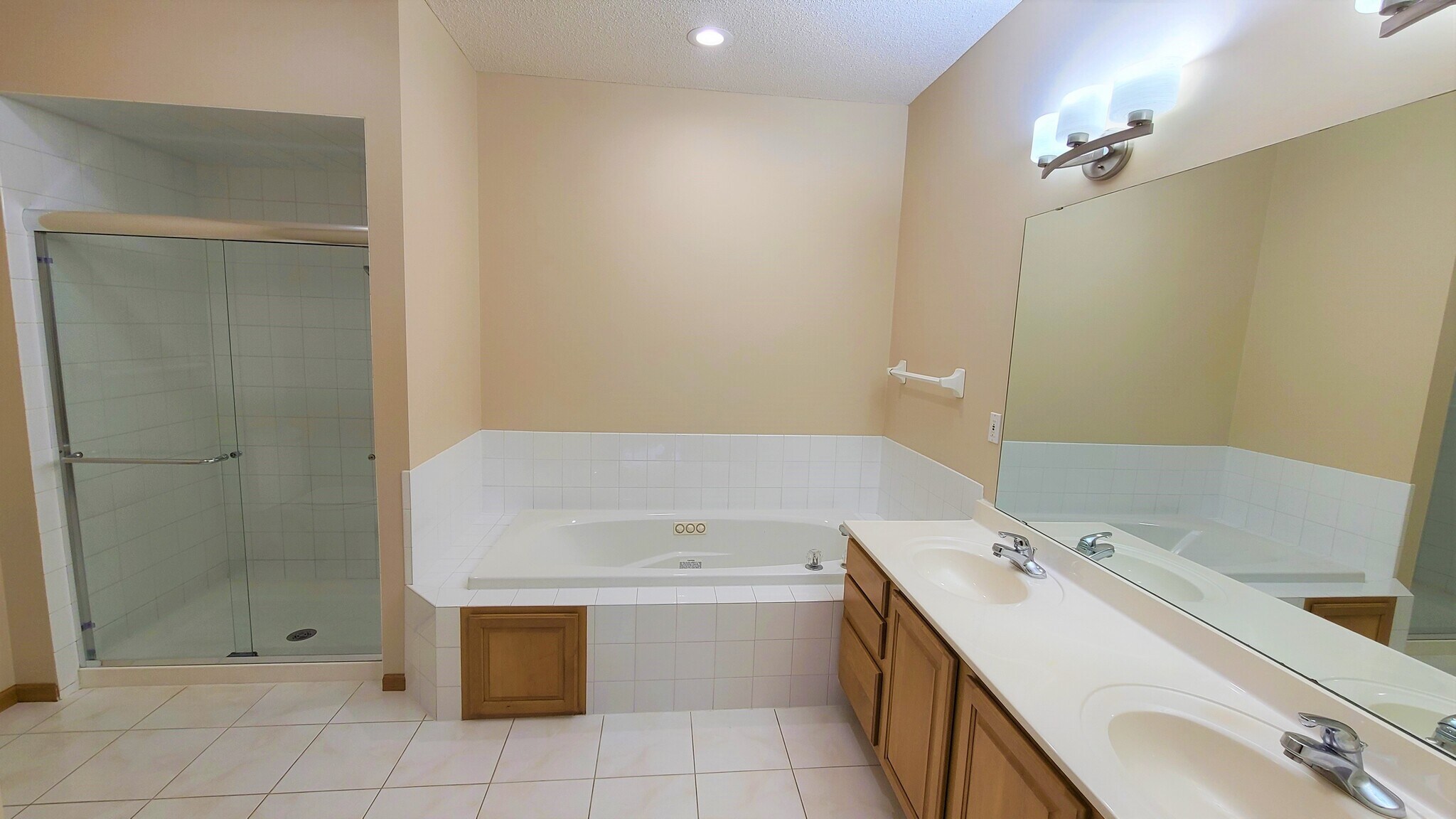 master bath - 1480 Violet Ln