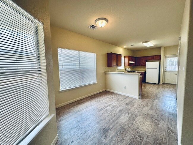 Building Photo - 2873 Southampton Way