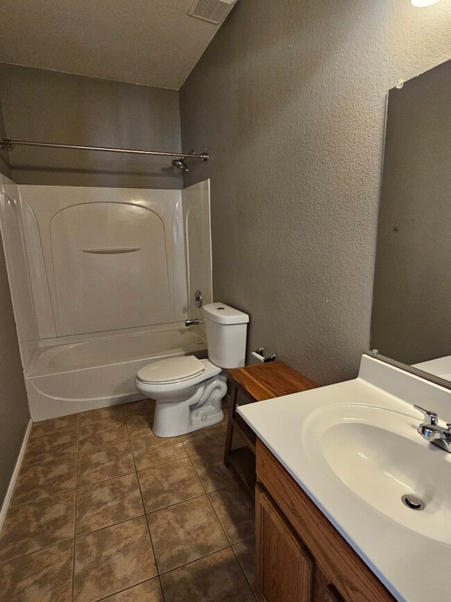 Building Photo - 5910 E Valley View Dr
