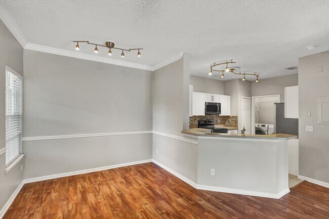 Building Photo - 3 bedroom/ 2 bathroom condo next to St Johns Town Center