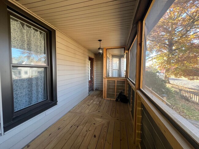 Building Photo - 3 bed and 2 bath house in downtown Johnson City