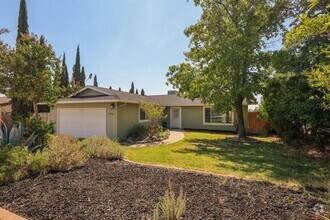 Building Photo - Beautiful Home w/ Panoramic Views!!  (Lake...