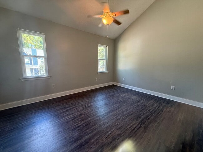 Building Photo - Condo in Kingspoint