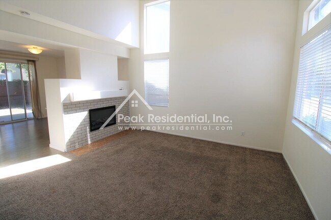 Building Photo - Very Nice 3bd/2.5ba Elk Grove House with 2 Car Garage!