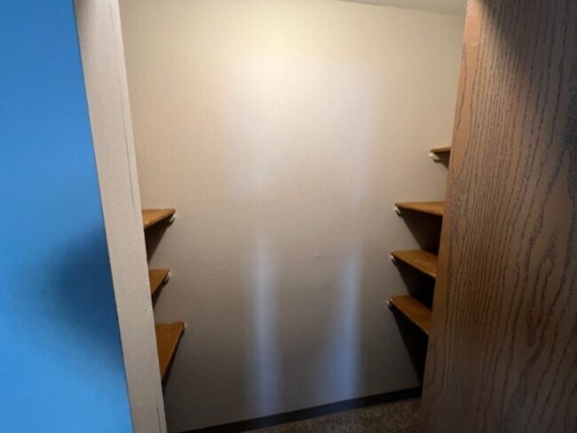 Building Photo - Spacious Apartment for Rent