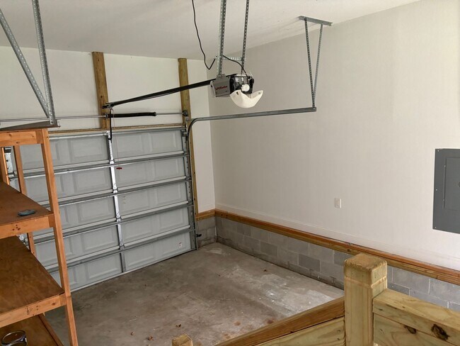 Building Photo - 124 Deerfield Ln