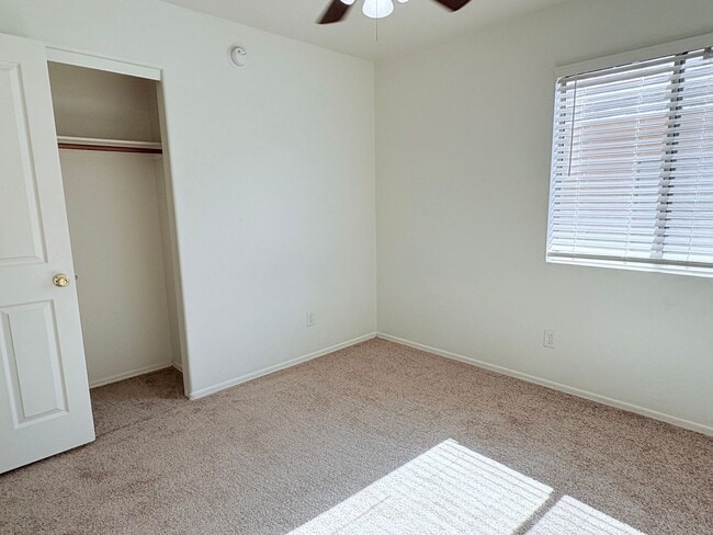 Building Photo - 3-bedroom, 2-bathroom home with walled bac...