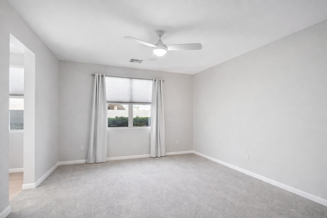 Building Photo - 272 W Satinka Dr