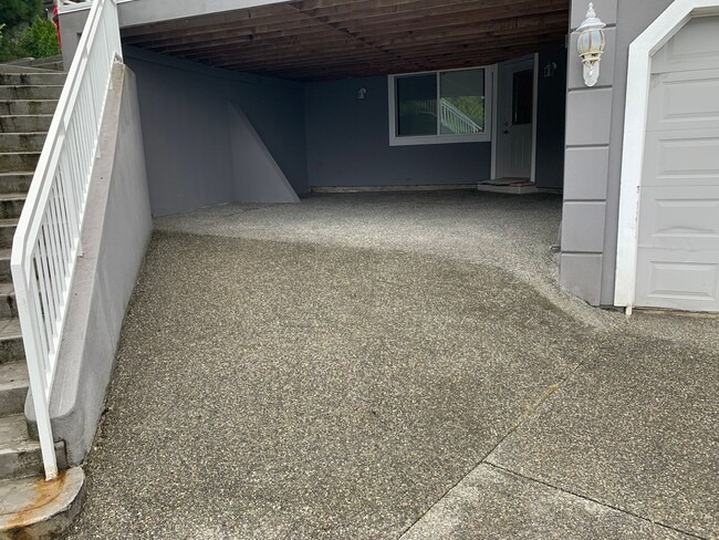 Building Photo - 4 Bedroom/3 Bath Mukilteo Duplex with View...