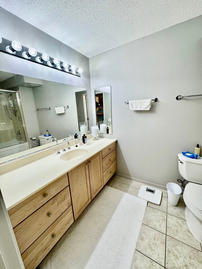 Building Photo - 9655 Woods Dr