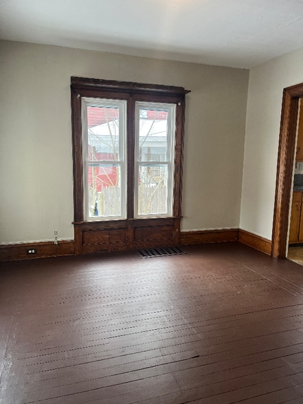 Building Photo - 99 Bowen St