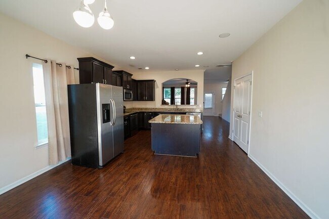 Building Photo - 43 Sand Valley Ct