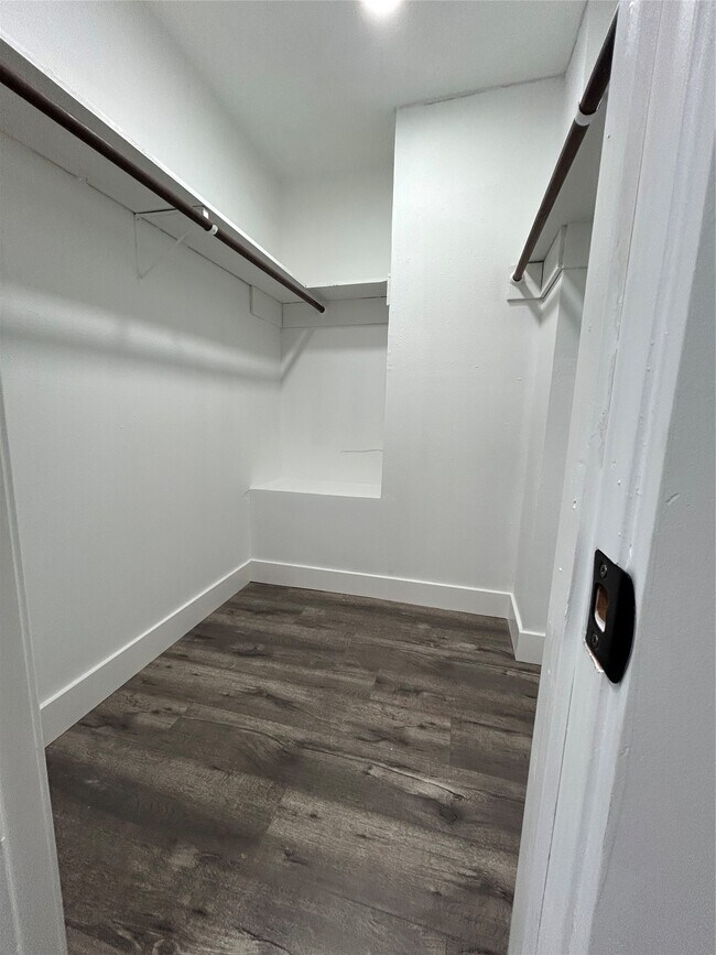Building Photo - 8523 Riverside Walk Ln