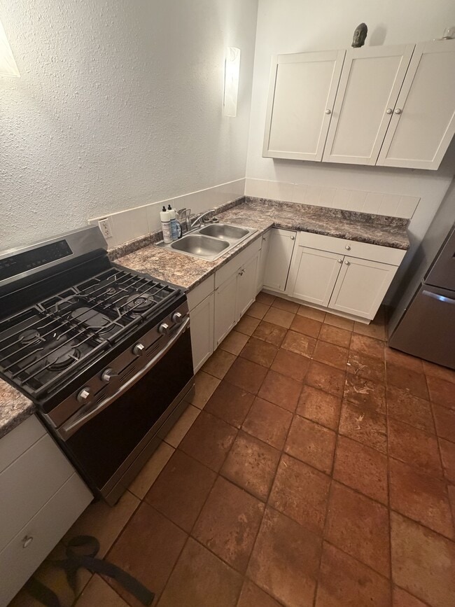 Building Photo - 20 Leahi Pl