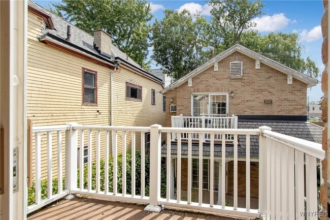 Building Photo - 433 Linwood Ave