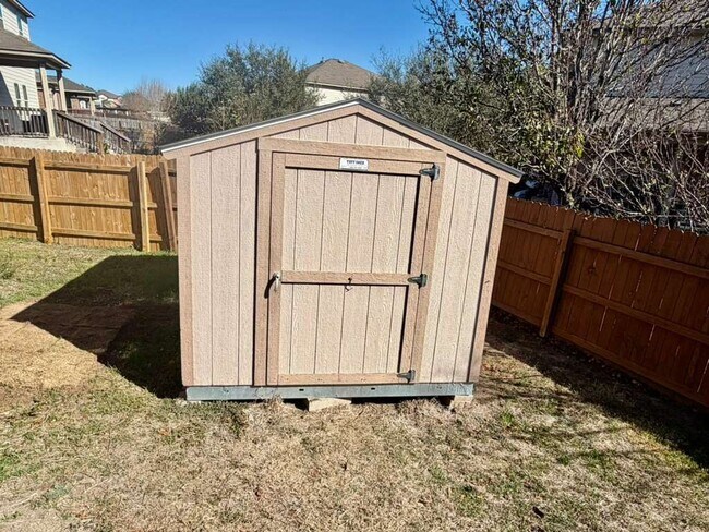 Building Photo - Discover Spacious One-Story Living in Mockingbird Heights!