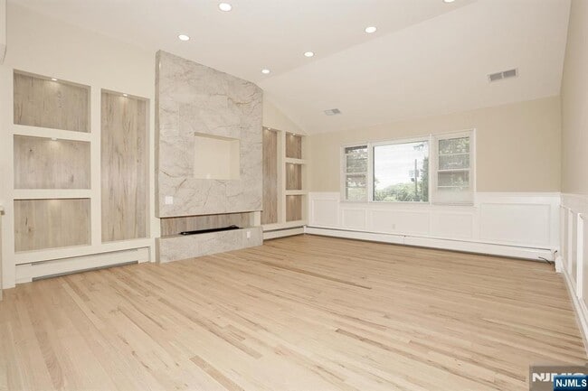 Building Photo - 415 Goffle Rd