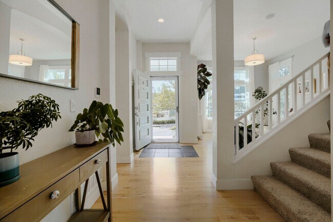 Building Photo - Gorgeous 4 Bedroom Home in NW Indian Peaks Neighborhood. Hardwood floors, Wine Closet and More