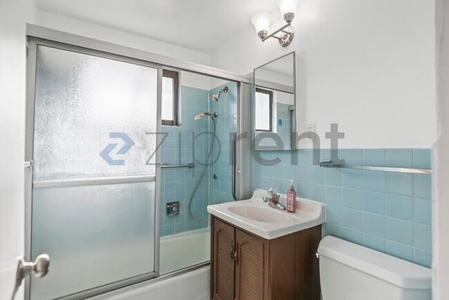 Building Photo - 161 Pecks Ln