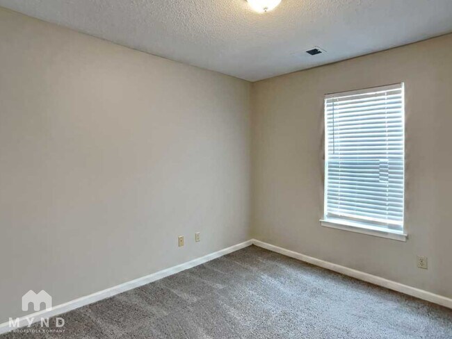 Building Photo - 8123 Country Mill Cove