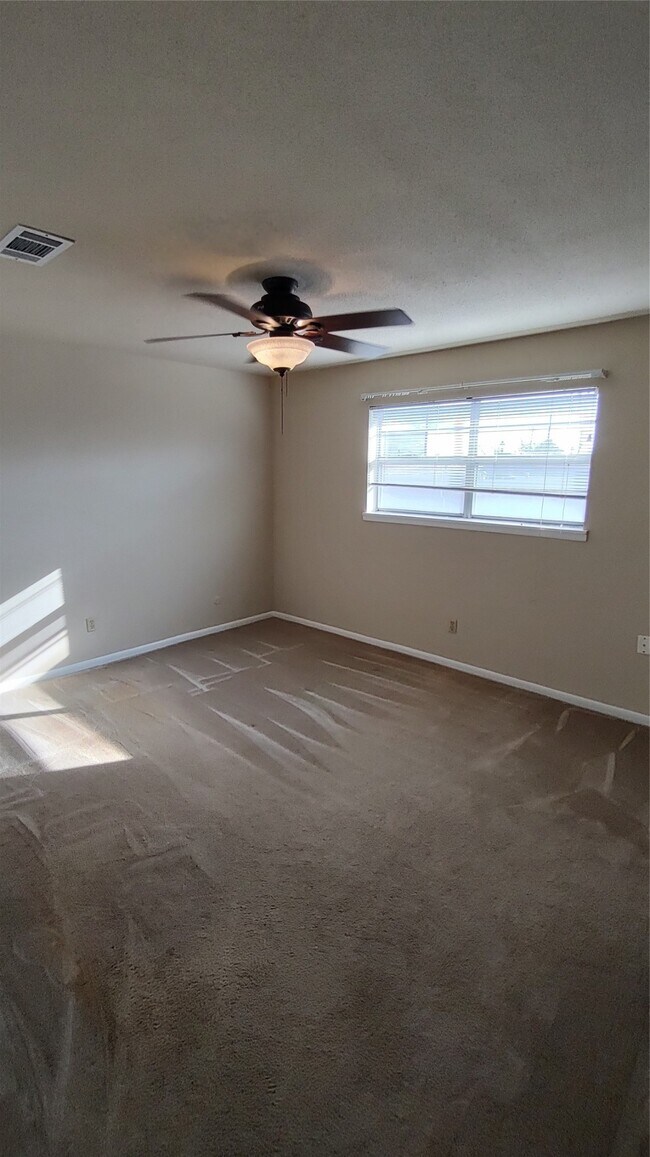 Building Photo - 4513 1/2 Bernardo De Galvez Ave