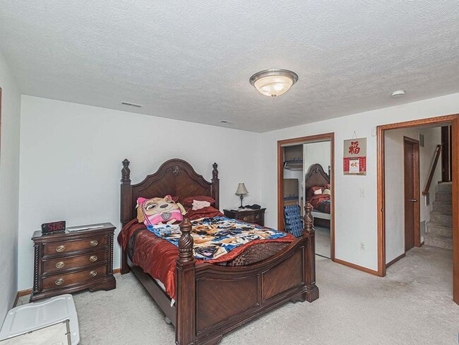 Building Photo - 809 S Outlook Dr