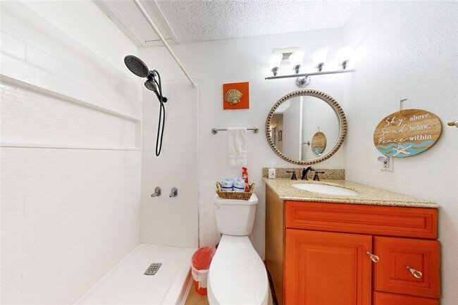 Building Photo - 15005 Windward Dr