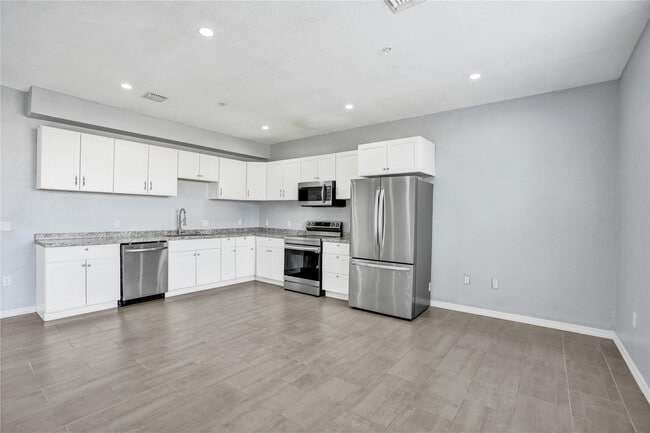 Building Photo - 2137 Shoma Dr