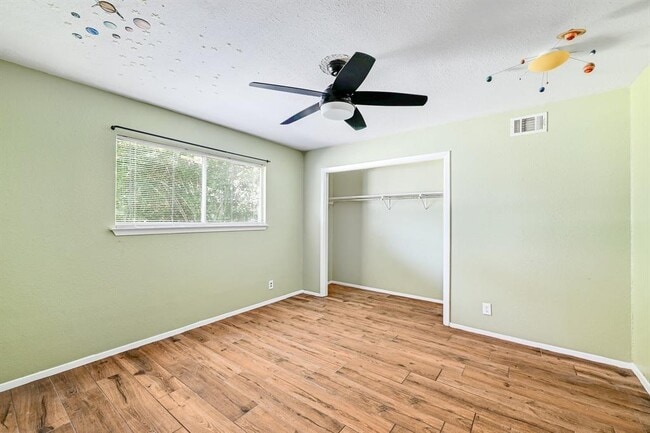 Building Photo - 9403 Longvale Dr