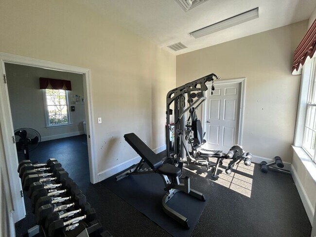 Building Photo - 2157 Kennington Pkwy N