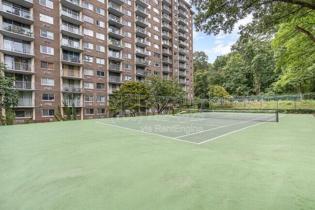 Building Photo - 2059 Huntington Ave