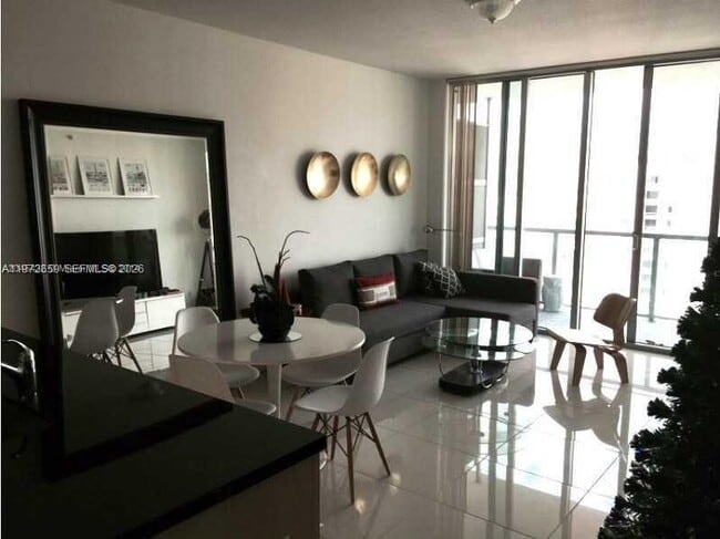 Building Photo - 1111 SW 1st Ave