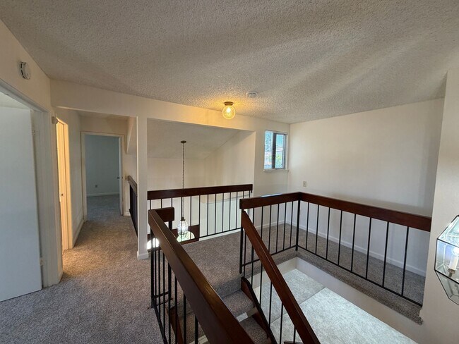 Building Photo - 872 Shellwood Way