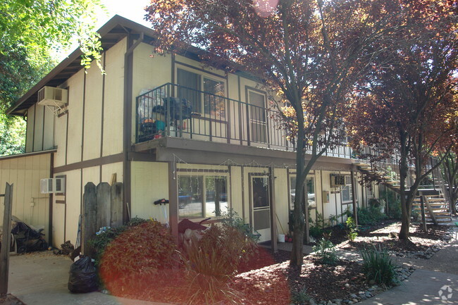 Primary Photo - Birch Tree Apartments