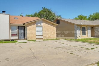 Building Photo - 5613 Lochmoor