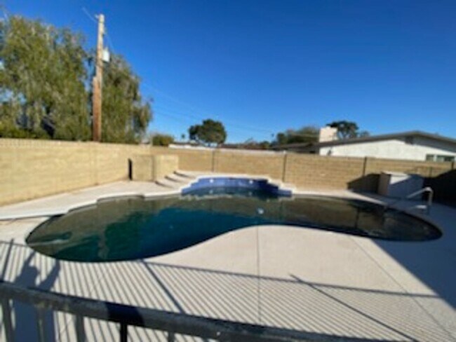 Building Photo - 3bed/2bath with pool in Scottsdale Highlands!