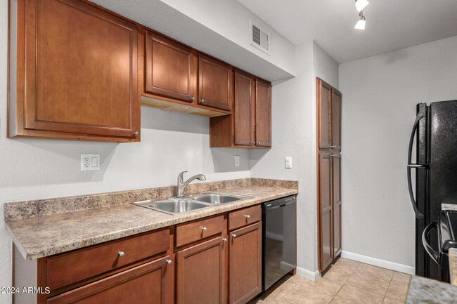 Building Photo - Beautiful Scottsdale 1 Bedroom Apartment!