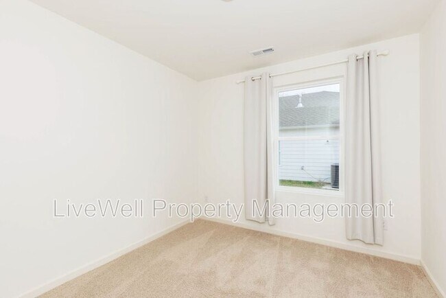 Building Photo - 853 Fish Camp Rd