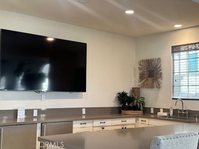 Building Photo - 1000 Estrella Del Mar