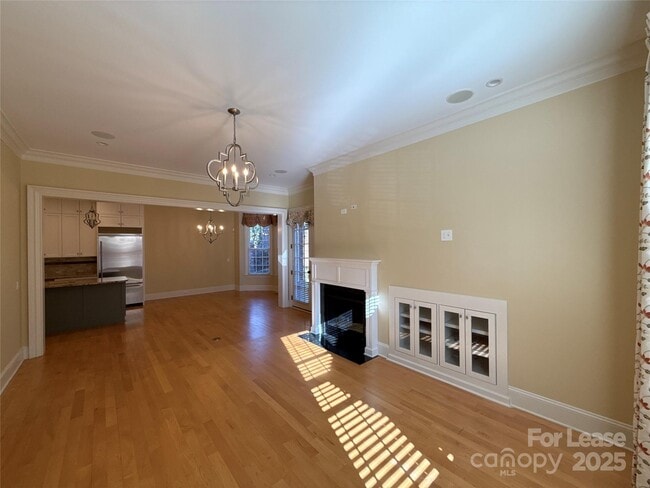 Building Photo - 1109 S Kings Dr