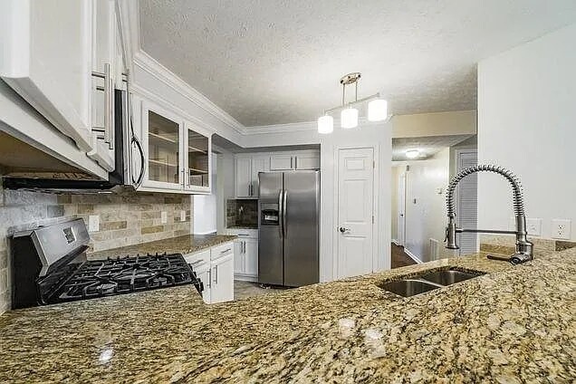 Building Photo - 4947 Clubgreen Summit