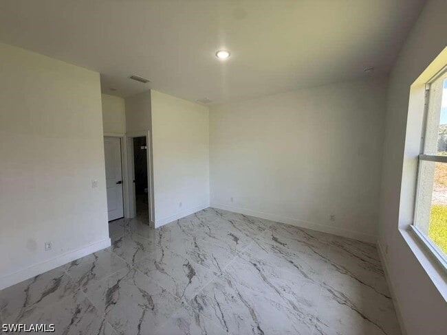 Building Photo - 908 Winters St E