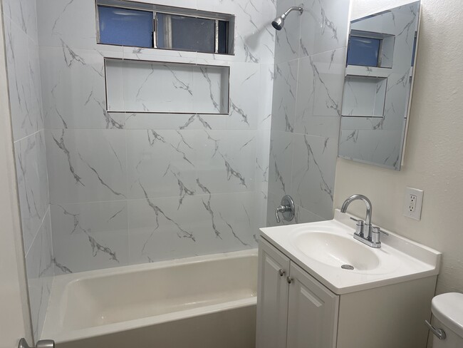 Building Photo - 753 Bartlett Ave