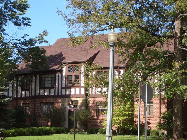 Building Photo - Apartments on the Square in Mariemont