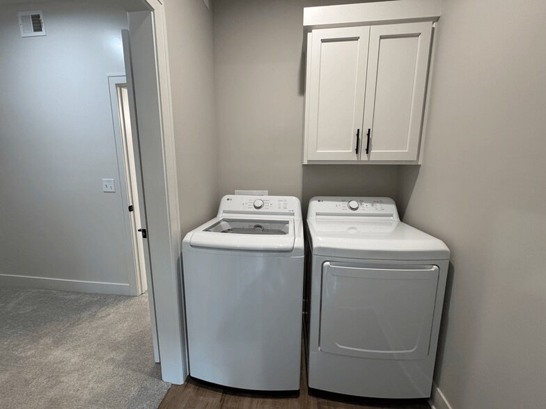 Building Photo - 1403 SW Winthrop Dr