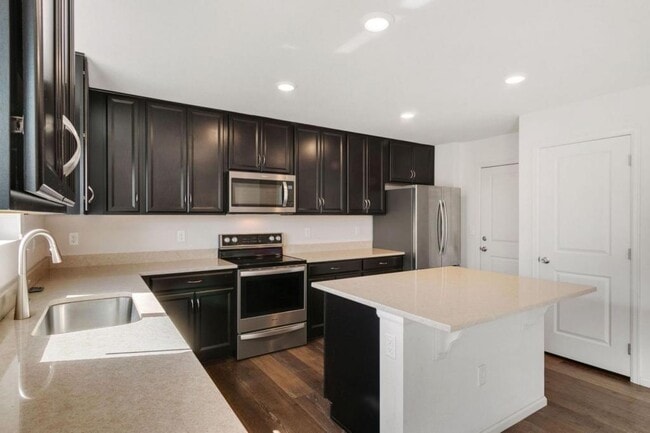 Building Photo - 2861 Cub Lake Dr